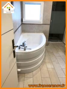 Rénovation et agrandissement d'une salle de bain avec douche italienne à Lomme